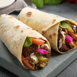 فلافل خبز عادي مع الجبن
